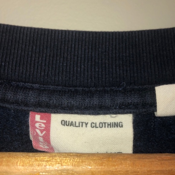 Levi’s navy  crew neck - Picture 3 of 3